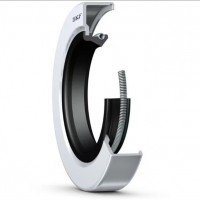 SKF|CRS1、CRSH1、CRSA1 和 CRSHA1 適用于油潤滑的徑向軸密封件