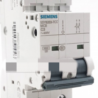 低壓斷路器 ≤1000V AC/1500V DC 建筑配電、工業(yè)控制（如微型斷路器）